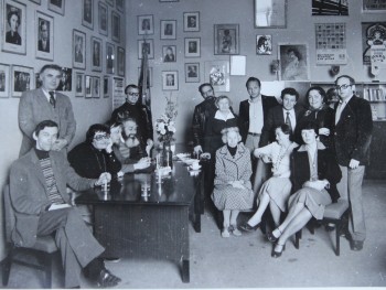 Leonid Verzub (standing third from right) with Maria Knebel and members of the Stanislavsky Heritage Laboratory