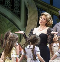 Julie Goodwin in Annie, Melbourne - Image by Belinda Strodder (artsphotography.net.au)