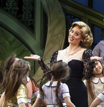 Julie Goodwin and the orphans in Annie
