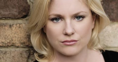 Helen_Dallimore_headshot