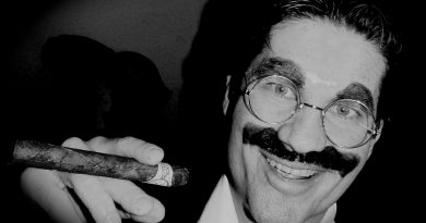 Dennis Manahan as Groucho. Image: supplied