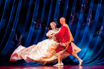 Lisa McCune and Teddy Tahu Rhodes in Opera Australia's The King and I. Image by Oliver Toth 