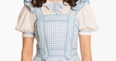 Samantha Leigh Dodemaide as Dorothy