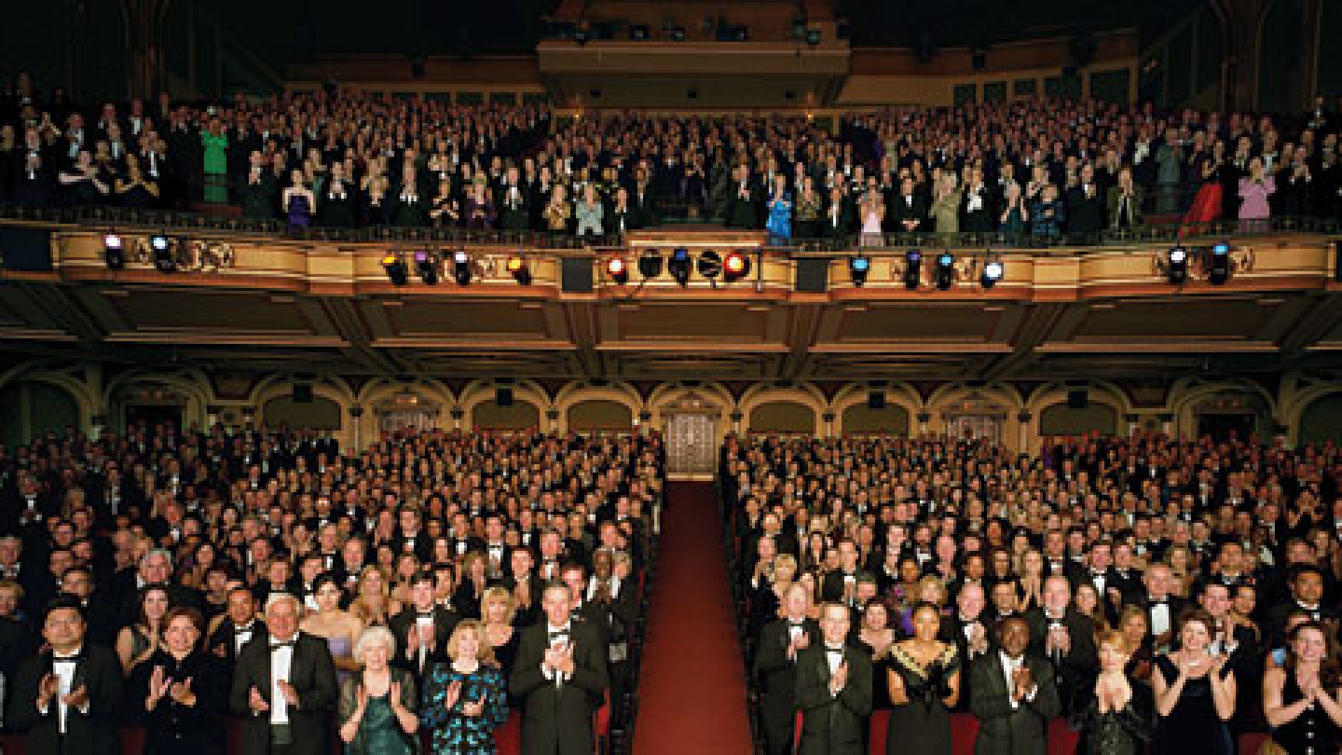 Standing o. Публика в зале театра. Аудитория театра. Зрители в театре. Театральный зал овации.