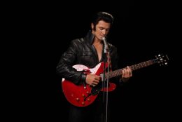Rob Mallett as Elvis Presley credit Nicole Cleary