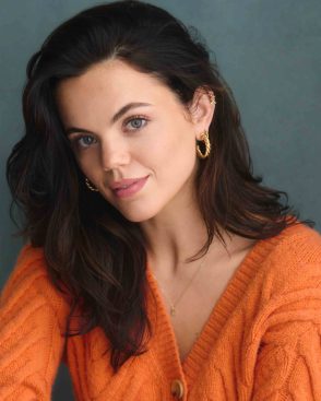 Eva Phillips Headshot